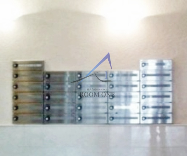サン・ハーネス四谷のその他共用部分|集合ポストです。