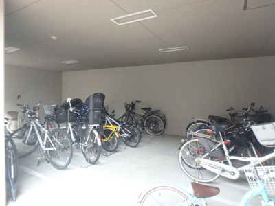 【その他】 | ウエストヒルズⅠ・Ⅱ | 屋内駐輪スペースです