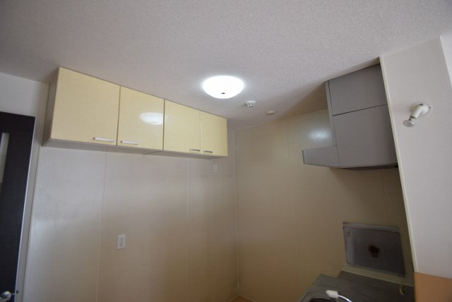 ヴィラ・ルミエールのキッチン|キッチン上部収納