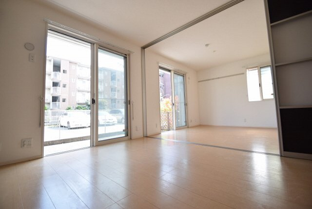 ヴィラ・ルミエールの居間・リビング|明るいリビングです。