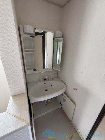 平塚市北金目3丁目　中古戸建の独立洗面台