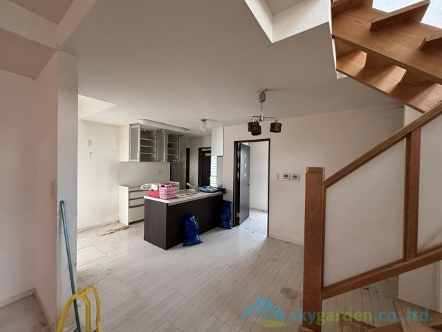 平塚市北金目3丁目　中古戸建の居間・リビング