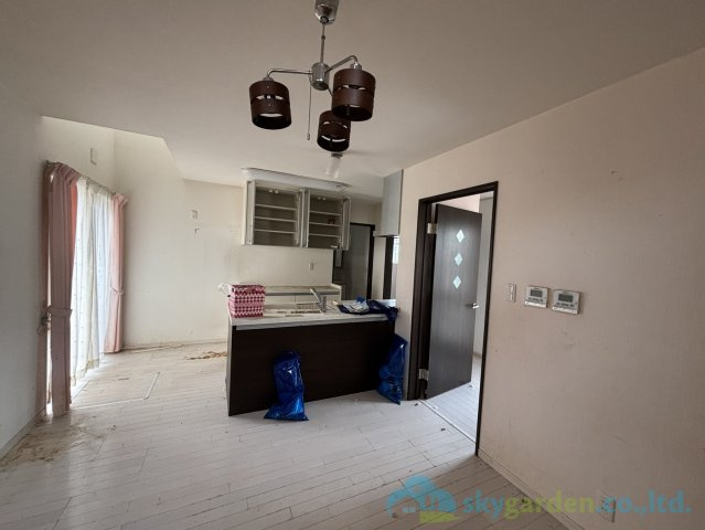 平塚市北金目3丁目　中古戸建の居間・リビング