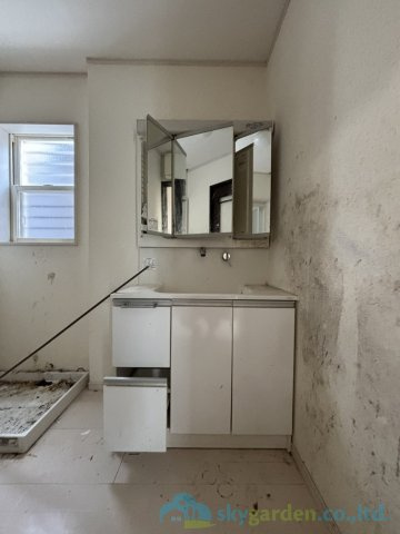 平塚市北金目3丁目　中古戸建の独立洗面台