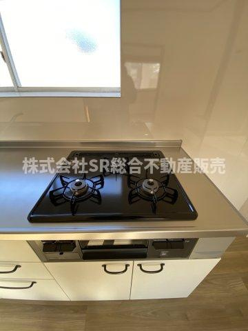 吉田3丁目中古戸建のキッチン|3口コンロ、グリル付きです！