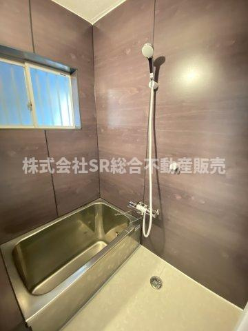 吉田3丁目中古戸建の浴室|お風呂には窓もあり、換気がバッチリとできます☆