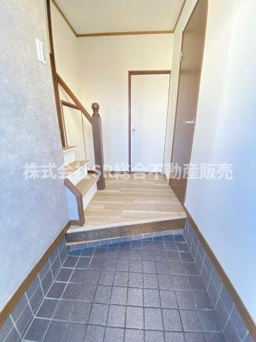 吉田3丁目中古戸建の玄関|玄関にシューズボックスを置いても広く使えます！