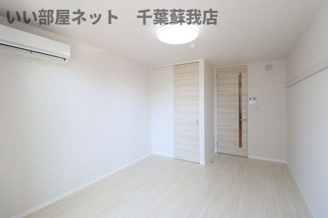 グランメゾンⅢの寝室|開放的な寝室です