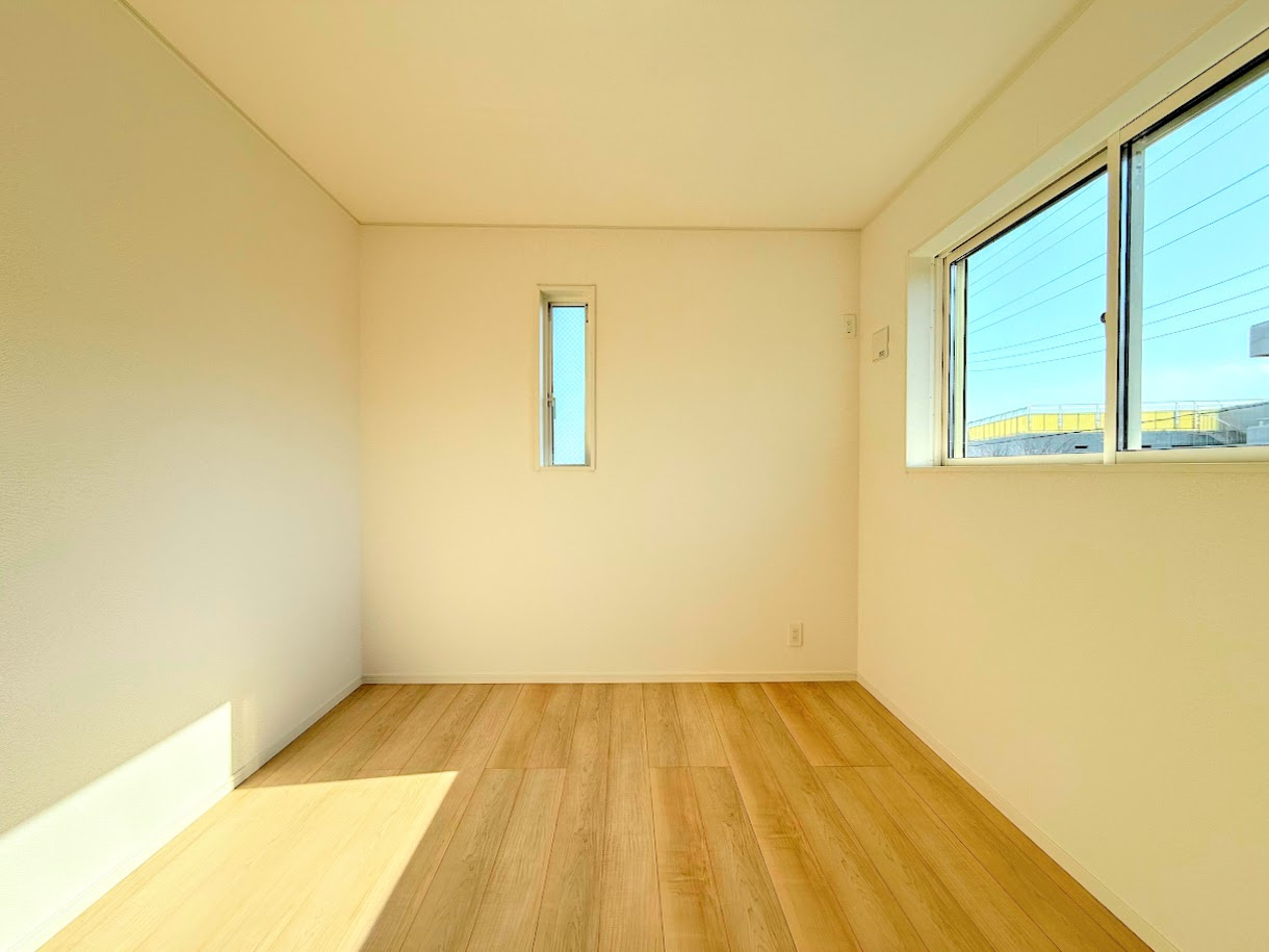 港南区野庭町　新築戸建て　第１の洋室|◆気持ちの良い風が室内へ入り込む居室。家具を配置しても広々ご利用いただけます！！
