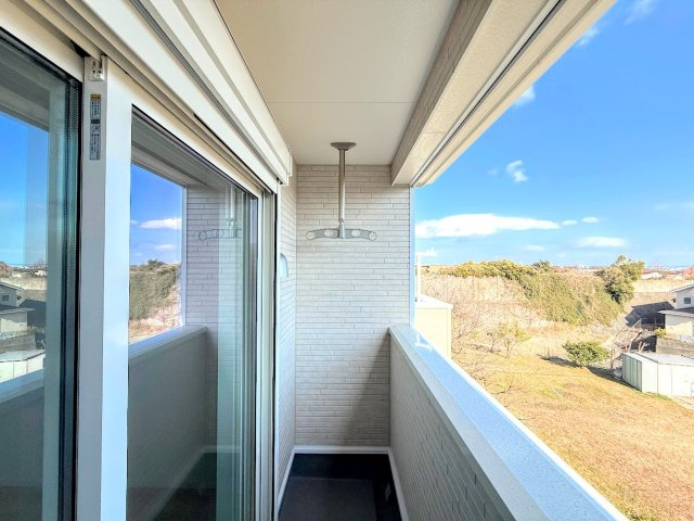 港南区野庭町　新築戸建て　第１のバルコニー|◆日当たり良好なバルコニー！毎日のお洗濯にも嬉しいですね！
