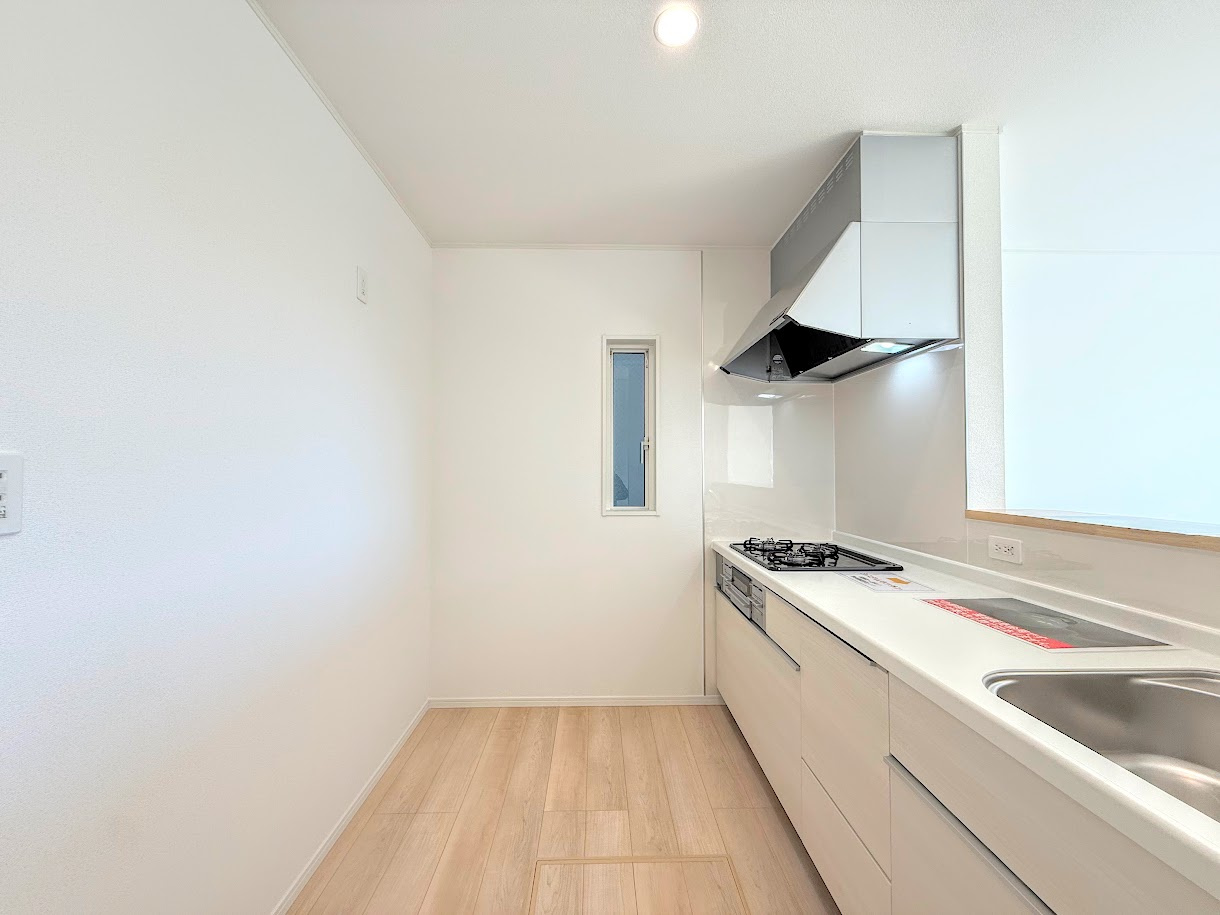 港南区野庭町　新築戸建て　第１のキッチン|◆デザイン性と機能性を兼ね備えたキッチンです。リビングスペースとの一体感が生まれ、広々空間を演出してくれます。
