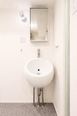 【独立洗面台】 | バームハイツ日吉 | ◆毎日使う場所だから、機能的で使いやすさに配慮したパウダールーム。すっきりと使えるように収納も豊富にご用意しています。