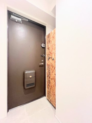 【玄関】 | バームハイツ日吉 | ◆明るい玄関です！散らかりやすい玄関もスッキリする大容量のシューズボックス付き。