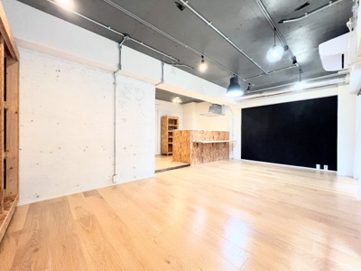 【居間・リビング】 | バームハイツ日吉 | ◆ご家族の会話がはずむ、開放的なＬＤＫです。休日はお陽さまの光をたっぷりととりこめるぽかぽかリビングで過ごしませんか？