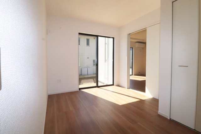 二本松市油井字大窪　　　  1号棟　　油井小学校、安達中学区　の洋室