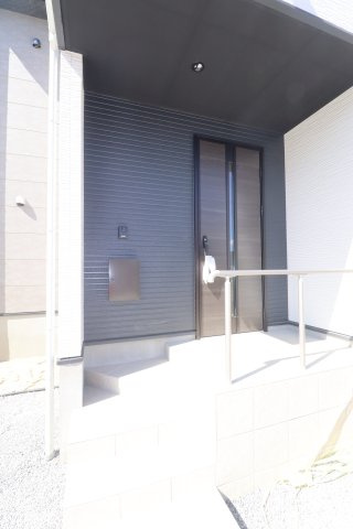 二本松市油井字大窪　　　  1号棟　　油井小学校、安達中学区　の玄関