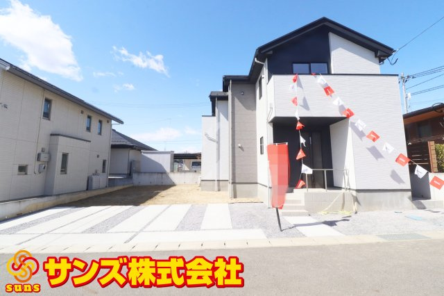 二本松市油井字大窪　　　  1号棟　　油井小学校、安達中学区　の外観|東側から見た駐車場を含む外観