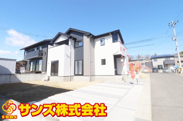 二本松市油井字大窪　　　  1号棟　　油井小学校、安達中学区　の外観|南東側から見た駐車場を含む外観