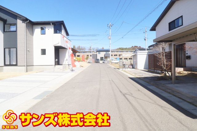 二本松市油井字大窪　　　  1号棟　　油井小学校、安達中学区　の外観|東側前面道路