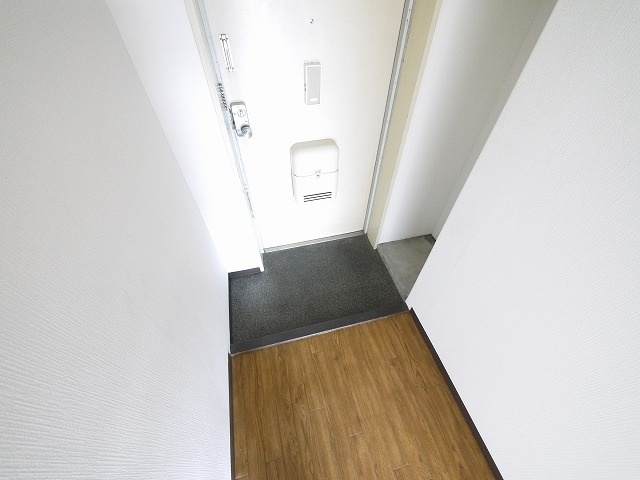 サンハイツ新大宮の玄関