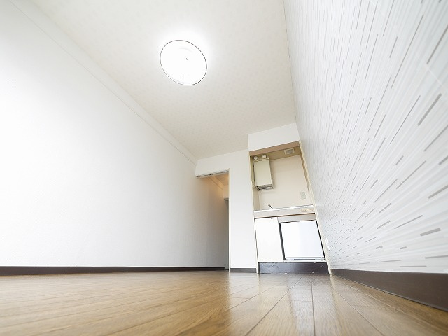 サンハイツ新大宮の居間・リビング