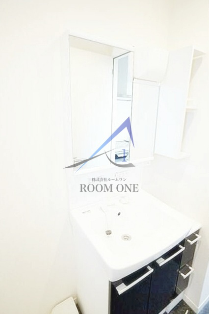 レゾンデートルの洗面所|独立洗面台です。