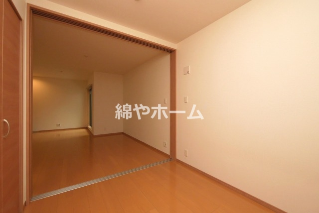 Fmaison住吉公園南の洋室|開放的な寝室です