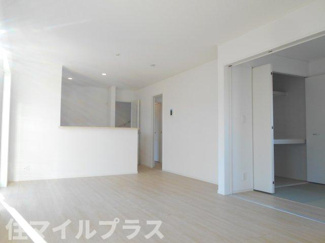 【居間・リビング】 | 白河市久田野新築一戸建て1棟 | こちらの居間で趣味の時間をお楽しみください