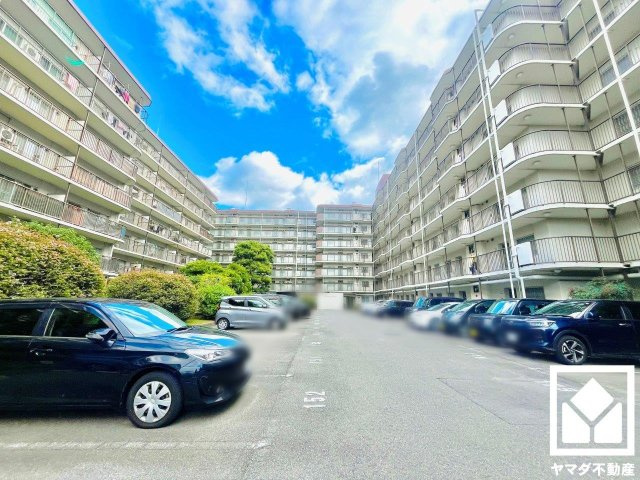 コトーハイツ伏見稲荷B棟の駐車場