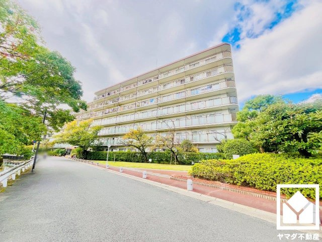 コトーハイツ伏見稲荷B棟の外観