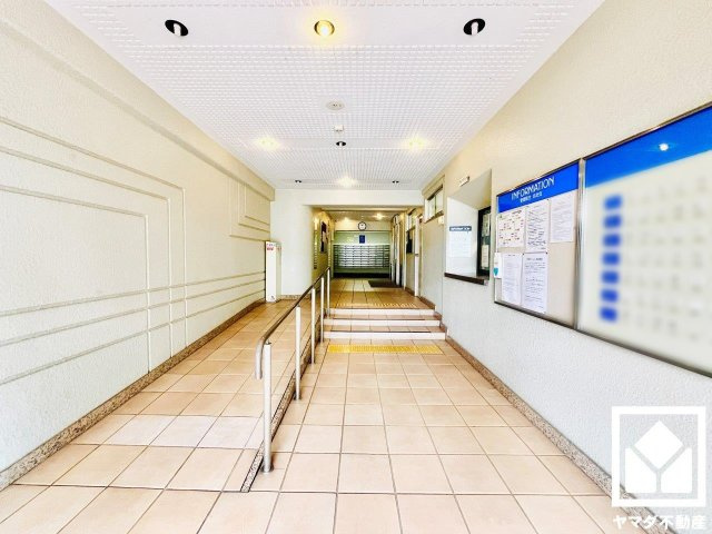 コトーハイツ伏見稲荷B棟のロビー