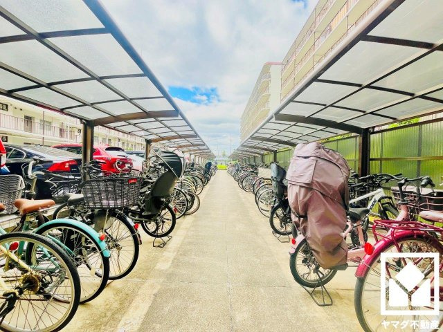 コトーハイツ伏見稲荷B棟の駐輪場