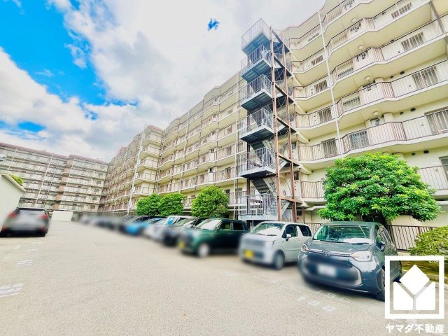 コトーハイツ伏見稲荷B棟の外観