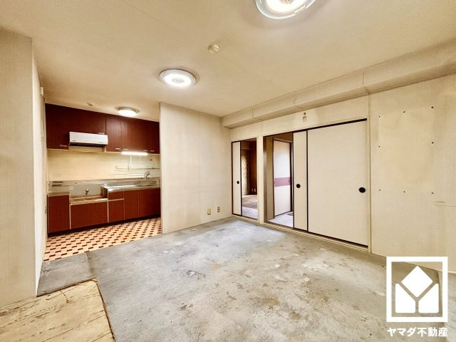 コトーハイツ伏見稲荷B棟の居間・リビング