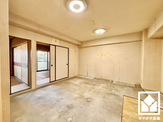 コトーハイツ伏見稲荷B棟の居間・リビング