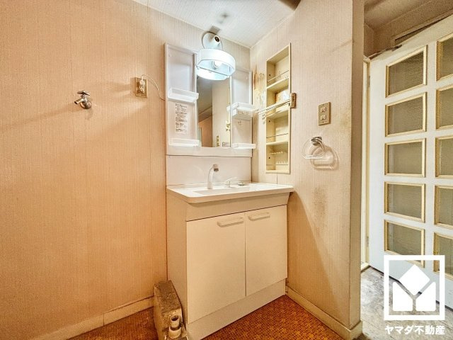 コトーハイツ伏見稲荷B棟の独立洗面台