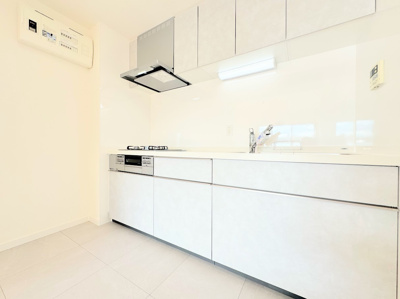 【キッチン】 | ◆コスモ横濱小机セカンド・ウイング◆ | ◆ご家族みんなで調理ができる位のスペースを実現したキッチン空間となっております。みんなで作った料理を召し上がりながらの会話は、どのような物になるのでしょうか。