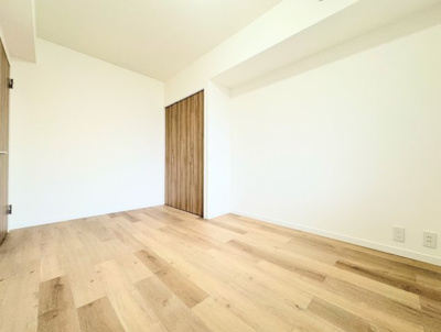 【洋室】 | ◆コスモ横濱小机セカンド・ウイング◆ | ◆その邸が魅せる、気品・上質・重厚感・極細やかさ、そのすべては訪れた者に安らぎと品性を与える特別な空間です。ここに住むからこそ意味がある。すべての（始まり）をここから迎えます。