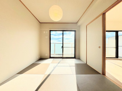 【和室】 | ◆コスモ横濱小机セカンド・ウイング◆ | ◆柔らかい陽光が差し込む明るいお部屋を演出する設計。彩光の取れる窓が気持ちの良いお部屋を創り上げます。