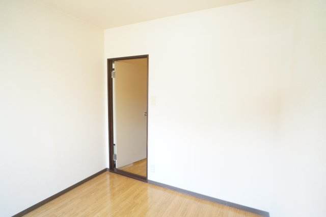 ロジュマンの洋室