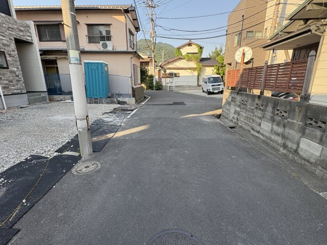 Adoble＋　小倉南区蜷田若園2丁目5期 の前面道路含む現地写真|南側道路幅員約4.5メートル