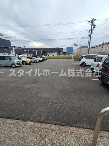 レセンテ一宮の駐車場