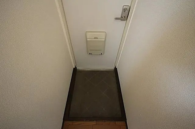 ル・シェール上筒井の玄関