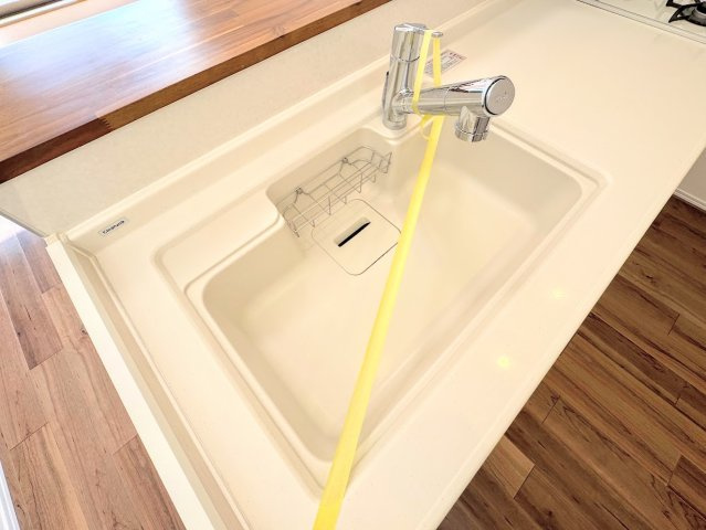 中山ダイヤモンドマンションのキッチン|◆浄水器一体型なのでシンクまわりがスッキリ！ハンドシャワー付きで便利。