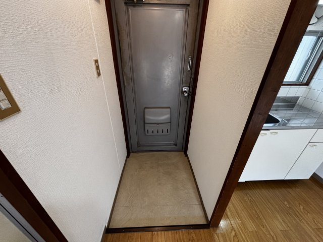 永手コスモハイツの玄関