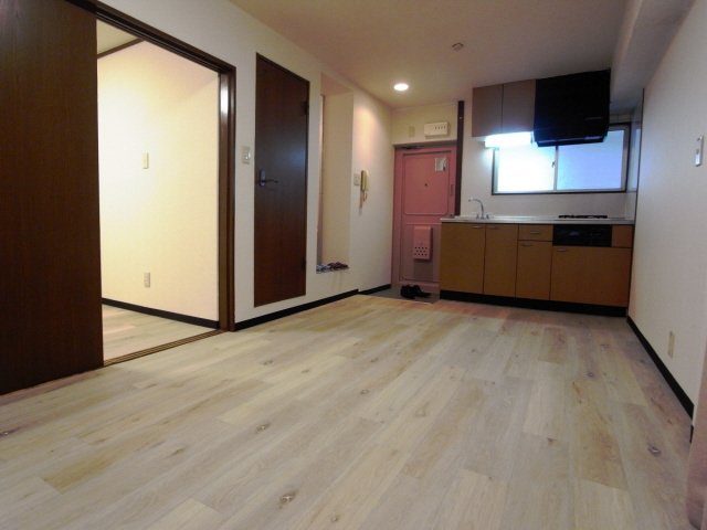 サンビルダー三宮東の居間・リビング