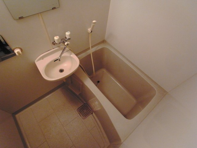 サンビルダー三宮東の浴室