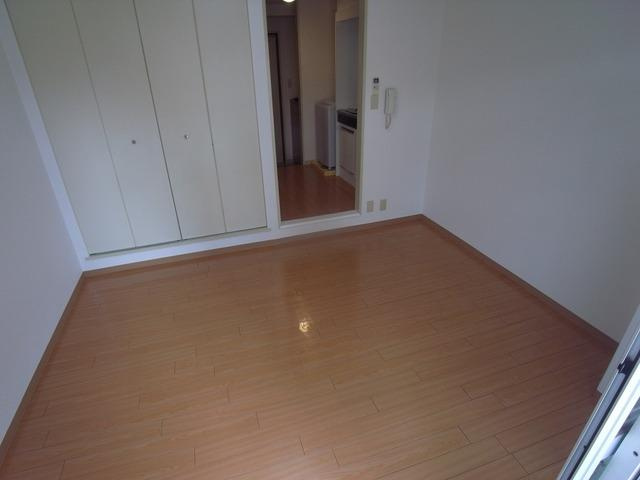 オーク＆パートナーズビルの居間・リビング