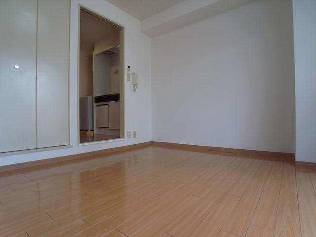 オーク＆パートナーズビルの居間・リビング