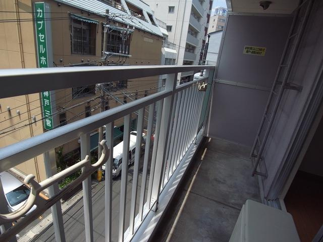 オーク＆パートナーズビルのバルコニー